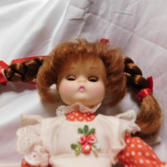 Vintage Effanbee Li'l Innocents Mary Sue Doll and Ceramic Doll Rocking Chair - Picture 11 of 13
